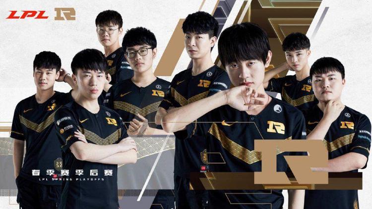 同行中的典 同行中的典